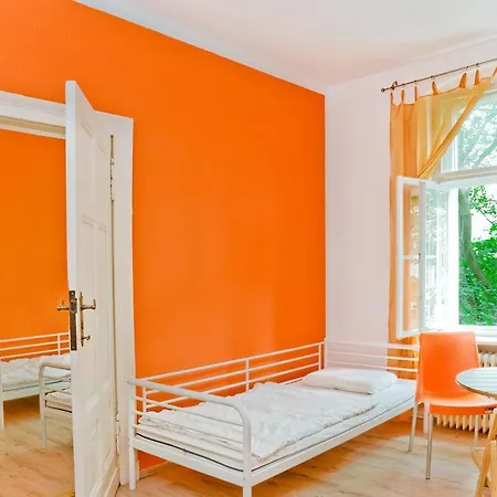 Sleep Cheap Hostel *