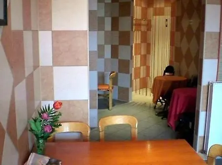 Sleep Cheap Hostel *